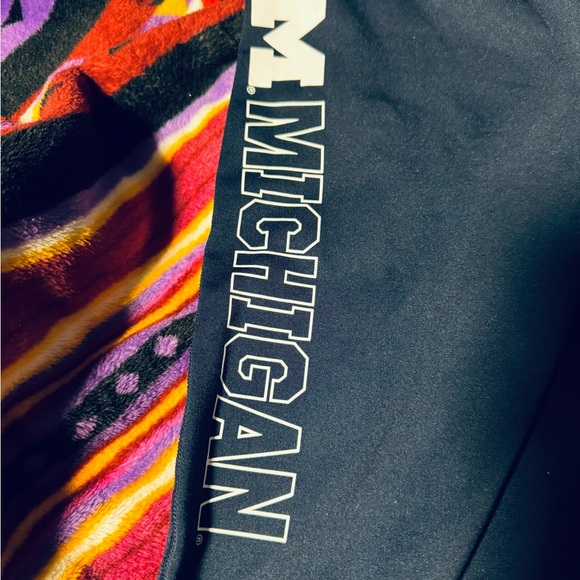 💙💛Nike MICHIGAN Navy Dri-FIT Leggings - Picture 5 of 5